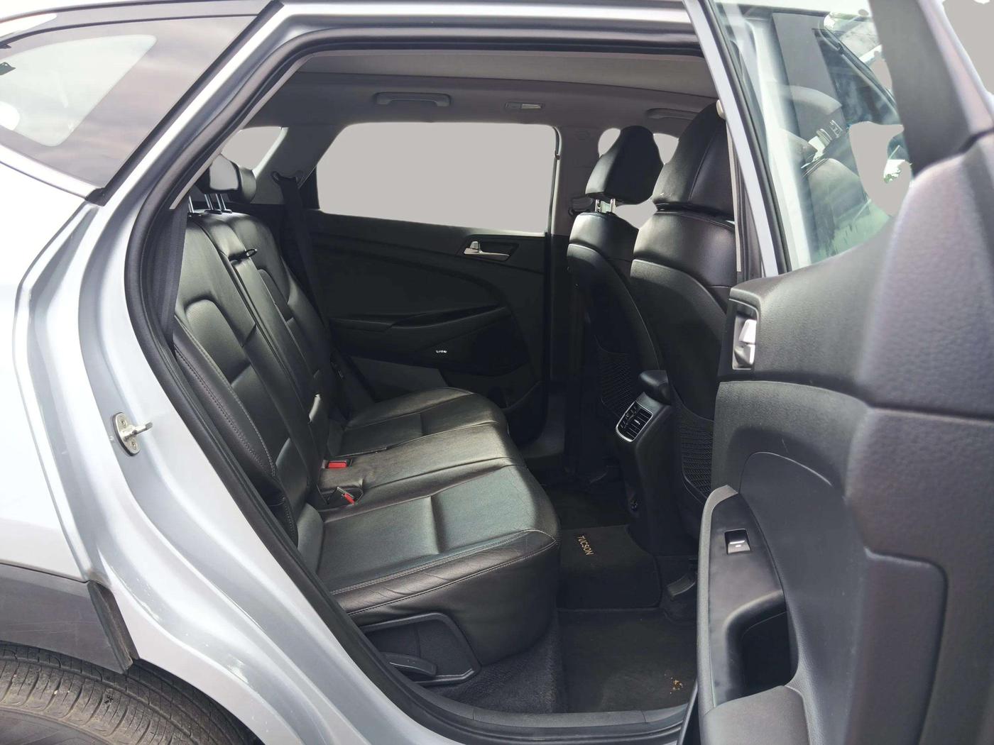 2020 Hyundai Tucson GLS 2WD AT PETROL, Petrol, Automatic, 27,848 km, Right Side Rear Door Cabin
