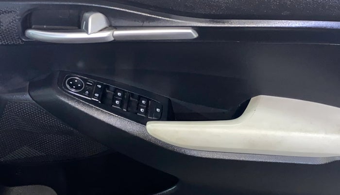 2022 KIA SELTOS HTK PLUS 1.5 IMT, Petrol, Manual, 20,815 km, Driver Side Door Panels Control