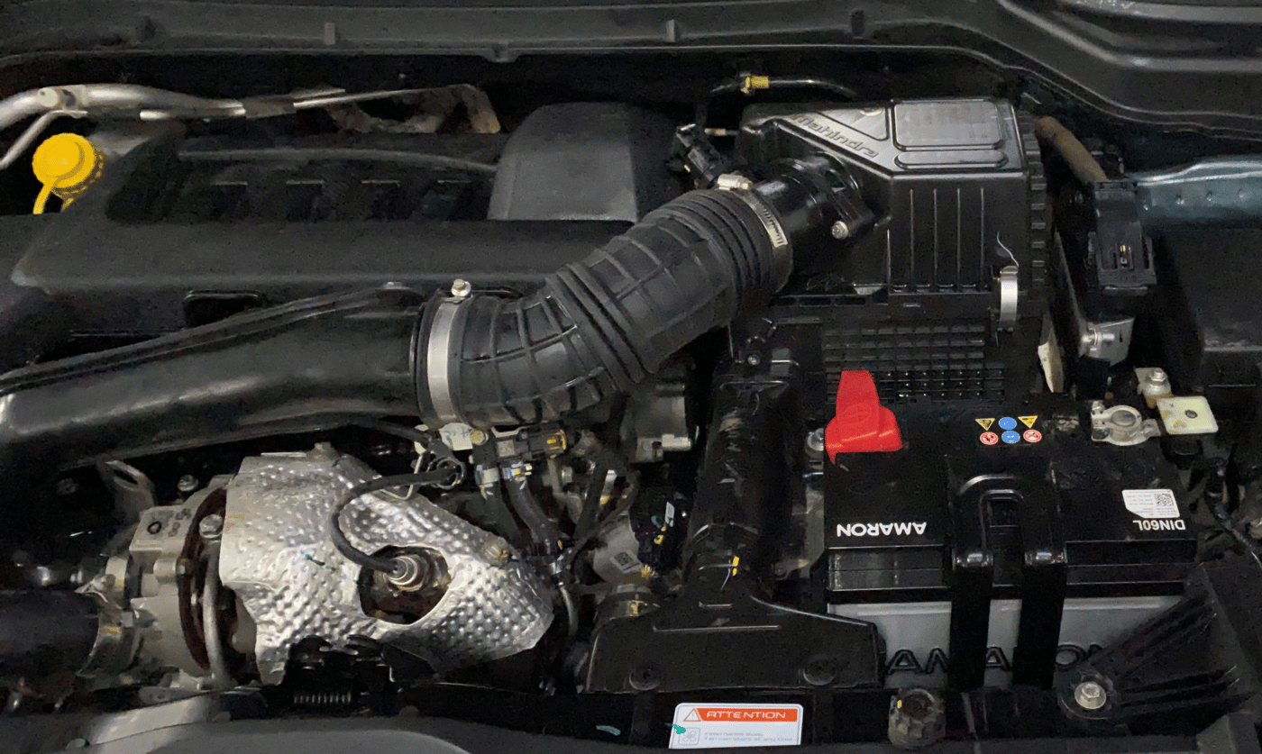 2022 Mahindra XUV300 W6 1.5 DIESEL AMT, Diesel, Automatic, 17,803 km, Engine View - Left