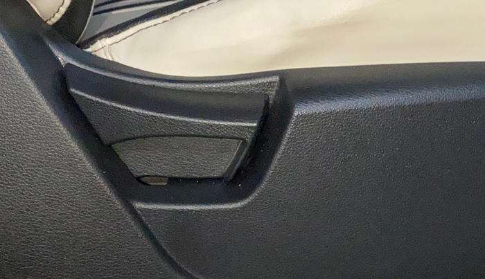 2022 Mahindra XUV300 W6 1.5 DIESEL AMT, Diesel, Automatic, 17,740 km, Driver Side Adjustment Panel