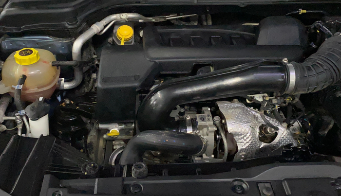 2022 Mahindra XUV300 W6 1.5 DIESEL AMT, Diesel, Automatic, 17,740 km, Engine View - Right