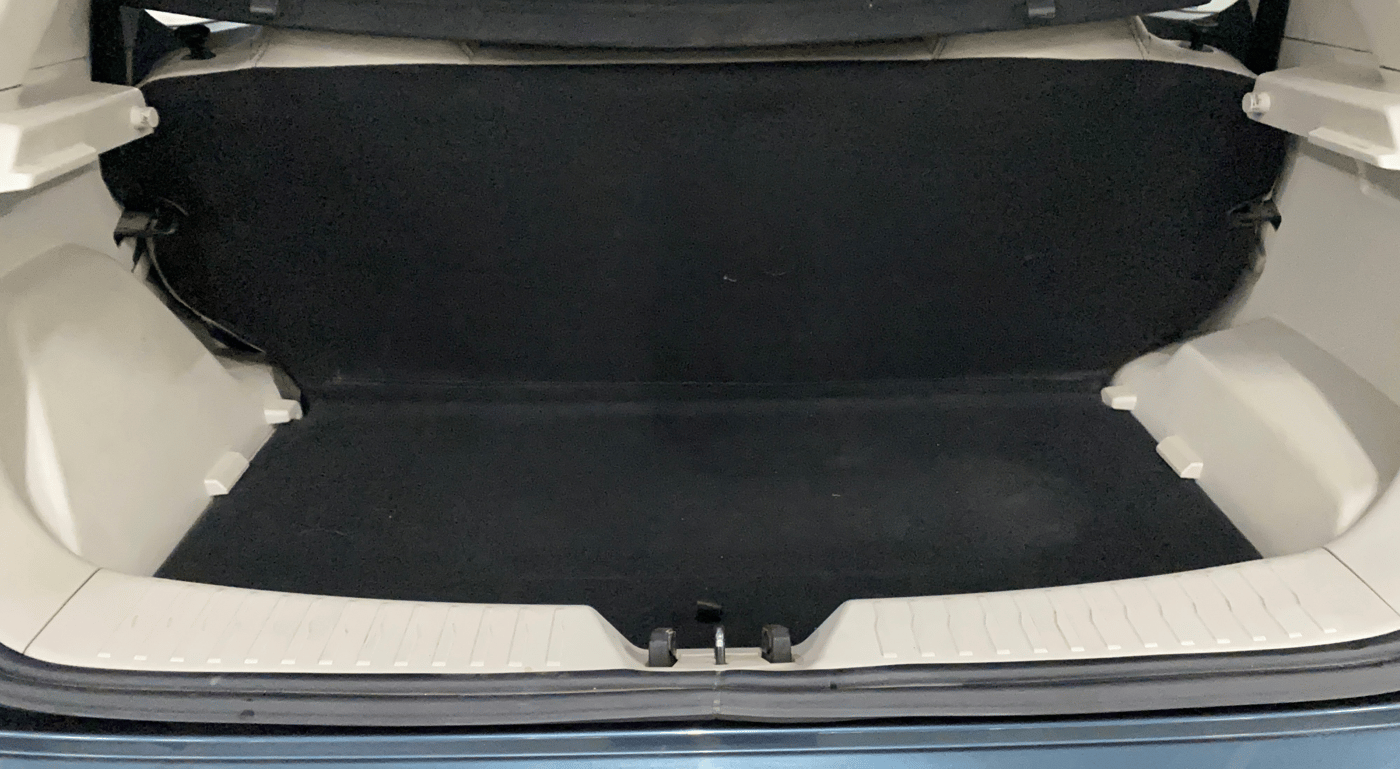 2022 Mahindra XUV300 W6 1.5 DIESEL AMT, Diesel, Automatic, 17,803 km, Boot Inside