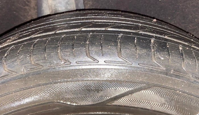 2017 Maruti Baleno ZETA PETROL 1.2, Petrol, Manual, 1,05,591 km, Right Rear Tyre Tread