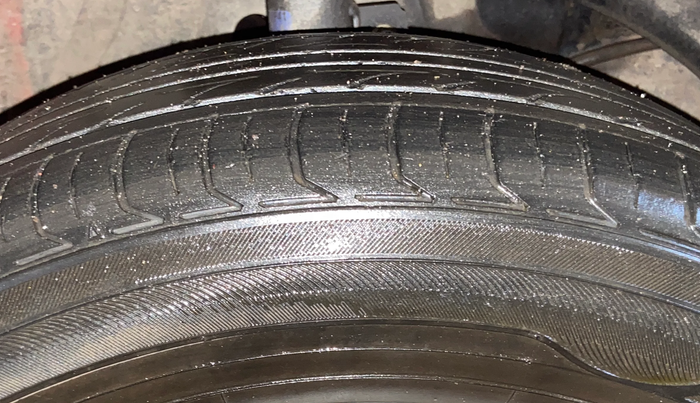 2017 Maruti Baleno ZETA PETROL 1.2, Petrol, Manual, 1,05,591 km, Right Front Tyre Tread