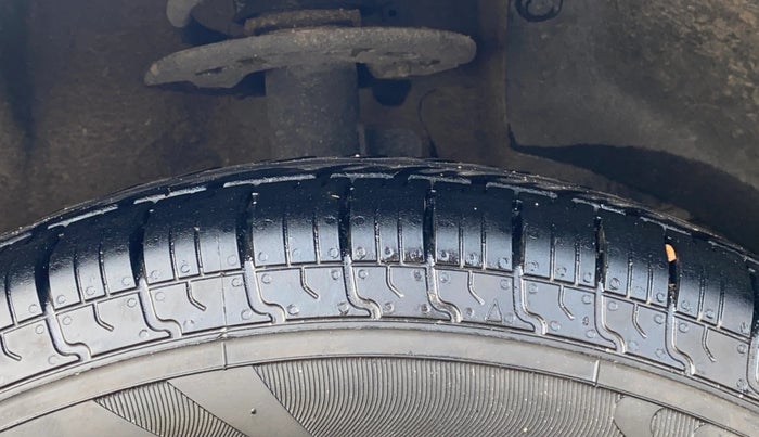 2019 Maruti Dzire VDI, Diesel, Manual, 41,679 km, Right Front Tyre Tread