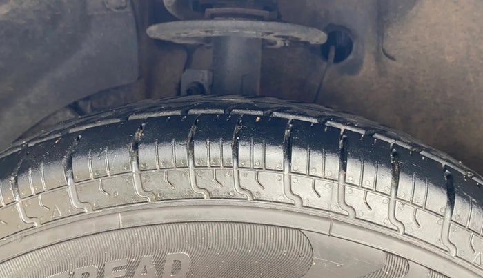 2019 Maruti Dzire VDI, Diesel, Manual, 41,679 km, Left Front Tyre Tread
