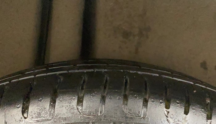 2018 Maruti Ciaz ZETA 1.4  AT PETROL, Petrol, Automatic, 65,357 km, Right Rear Tyre Tread