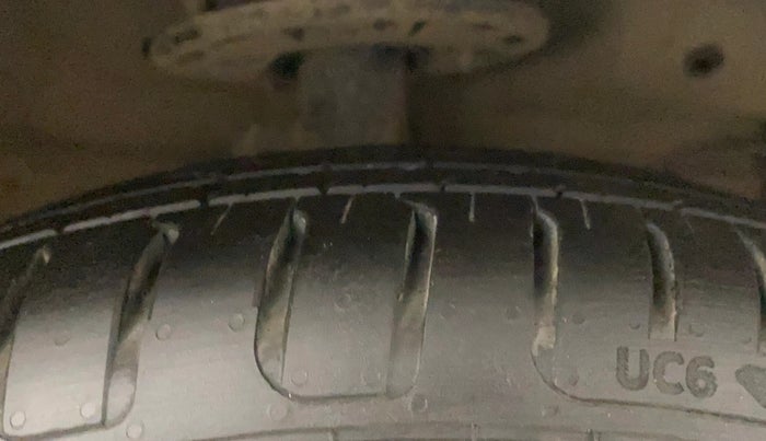 2018 Maruti Ciaz ZETA 1.4  AT PETROL, Petrol, Automatic, 65,357 km, Right Front Tyre Tread