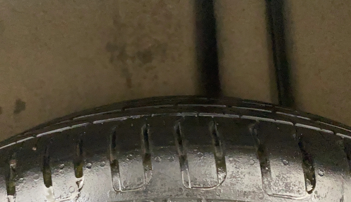 2018 Maruti Ciaz ZETA 1.4  AT PETROL, Petrol, Automatic, 65,357 km, Left Rear Tyre Tread