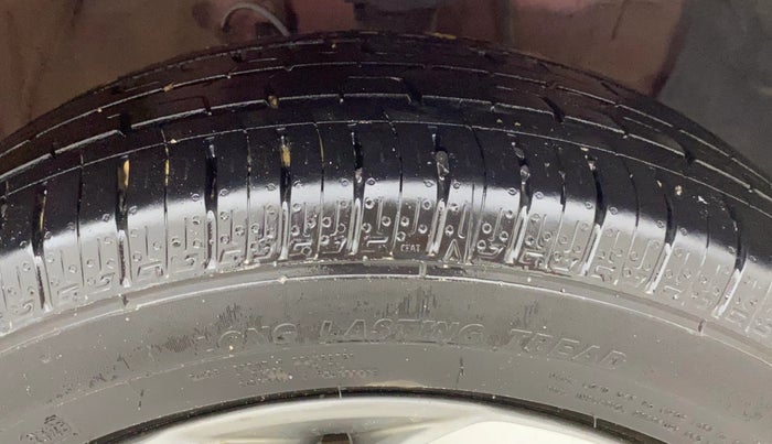 2019 Hyundai Elite i20 ASTA (O) CVT, Petrol, Automatic, 30,598 km, Right Front Tyre Tread