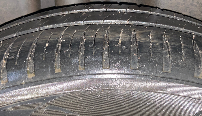 2016 Skoda Rapid 1.5 TDI CR STYLE PLUS AT, Diesel, Automatic, 95,810 km, Right Rear Tyre Tread