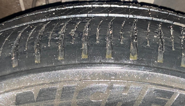 2016 Skoda Rapid 1.5 TDI CR STYLE PLUS AT, Diesel, Automatic, 95,810 km, Right Front Tyre Tread