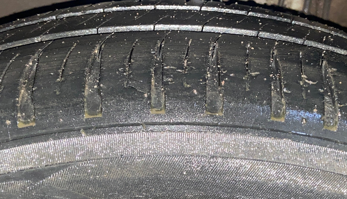 2016 Skoda Rapid 1.5 TDI CR STYLE PLUS AT, Diesel, Automatic, 95,810 km, Left Front Tyre Tread