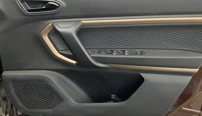 2023 Renault Kiger RXT (O) AMT, Petrol, Automatic, 9,316 km, Driver Side Door Panels Control