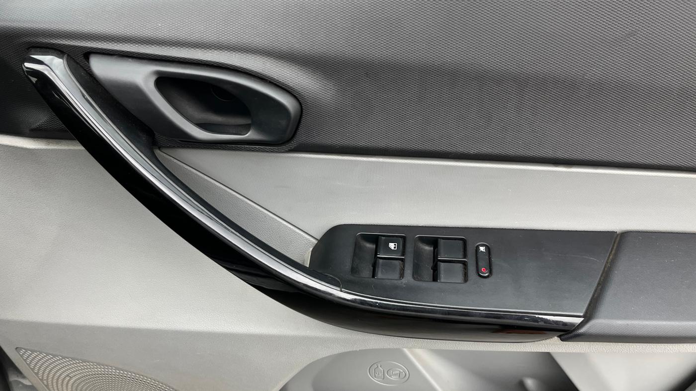2020 Tata Tiago XT PETROL, Petrol, Manual, 69,712 km, Driver Side Door Panels Control