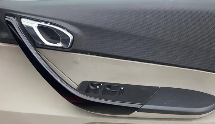 2018 Tata Tiago XZA PETROL, Petrol, Automatic, 90,612 km, Driver Side Door Panels Control