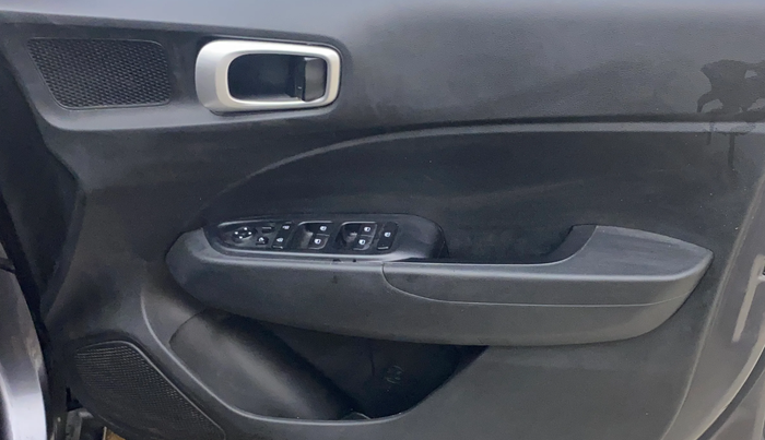 2021 Hyundai VENUE SX 1.0 TURBO IMT, Petrol, Manual, 60,081 km, Driver Side Door Panels Control