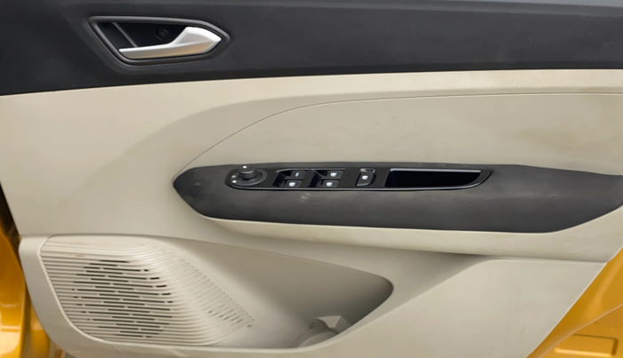 2020 Renault TRIBER RXZ AMT, Petrol, Automatic, 55,886 km, Driver Side Door Panels Control