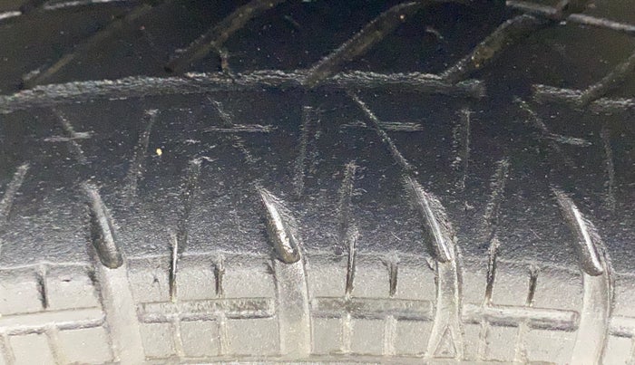 2013 Maruti Ritz VXI, Petrol, Manual, 24,926 km, Left Front Tyre Tread