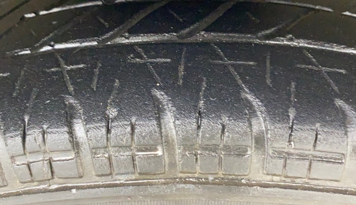2013 Maruti Ritz VXI, Petrol, Manual, 24,926 km, Right Front Tyre Tread
