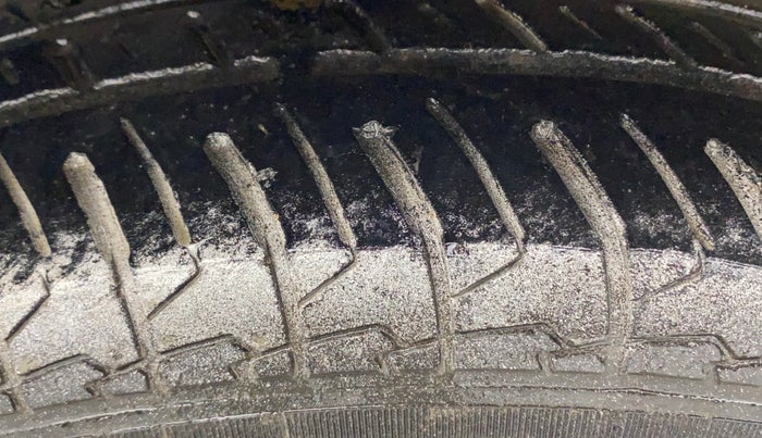 2013 Maruti Ritz VXI, Petrol, Manual, 24,926 km, Right Rear Tyre Tread