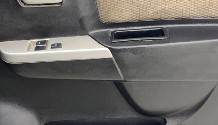 2014 Maruti Wagon R 1.0 LXI, CNG, Manual, 77,007 km, Driver Side Door Panels Control