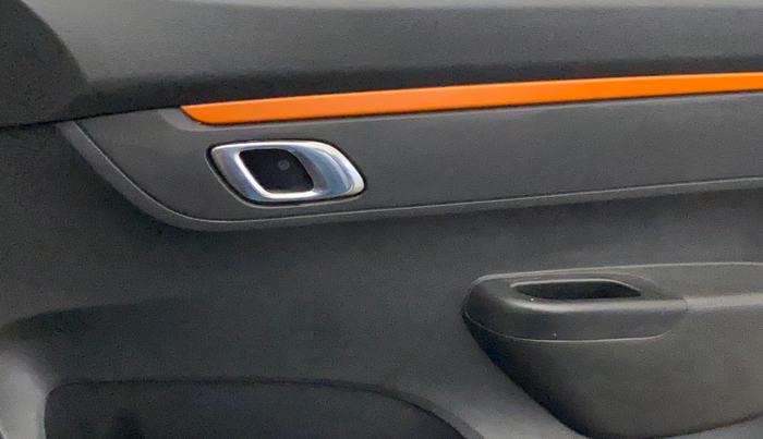 2021 Renault Kwid CLIMBER 1.0 AMT (O), Petrol, Automatic, 27,847 km, Driver Side Door Panels Control