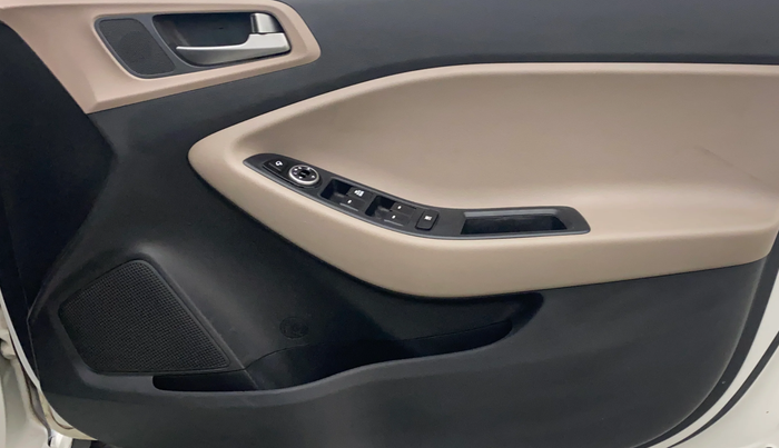 2016 Hyundai Elite i20 SPORTZ 1.2, Petrol, Manual, 1,10,423 km, Driver Side Door Panels Control