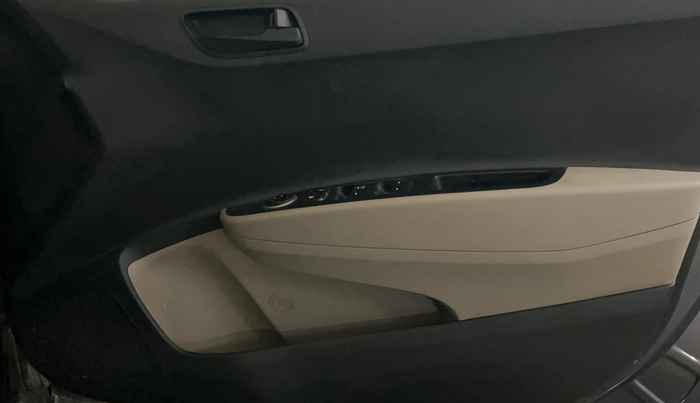 2017 Hyundai Grand i10 MAGNA AT 1.2 KAPPA VTVT, Petrol, Automatic, 68,959 km, Driver Side Door Panels Control