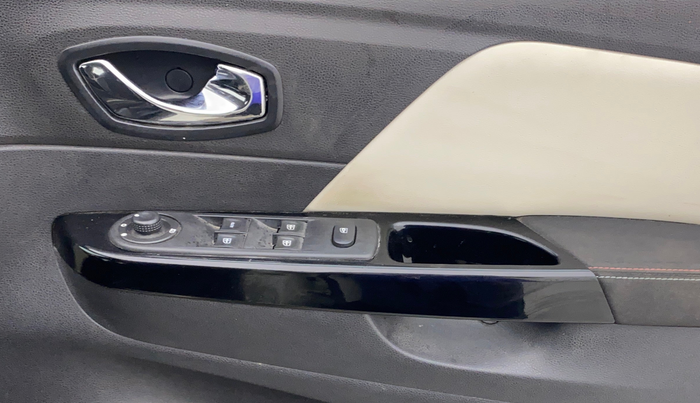 2018 Renault Captur RXT PETROL, Petrol, Manual, 52,702 km, Driver Side Door Panels Control