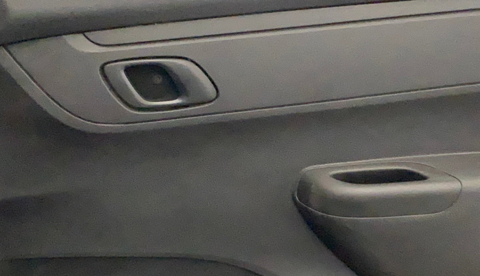 2021 Renault Kwid RXL 1.0, Petrol, Manual, 30,248 km, Driver Side Door Panels Control