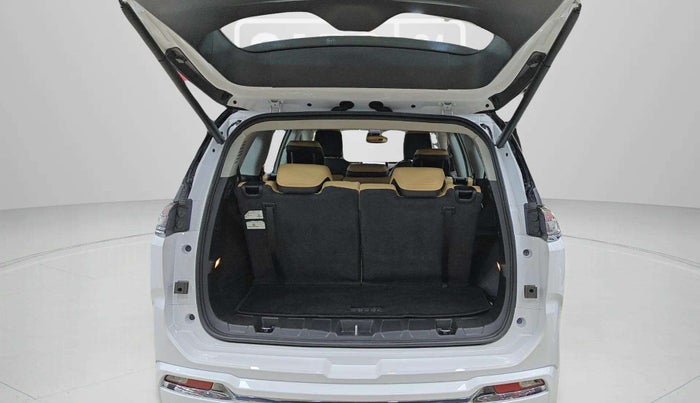 2025 Jeep MERIDIAN Overland 4x4 AT, Diesel, Automatic, 15,532 km, Boot Door Open