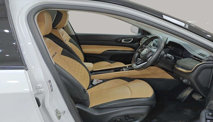 2025 Jeep MERIDIAN Overland 4x4 AT, Diesel, Automatic, 15,532 km, Right Side Front Door Cabin