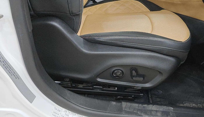 2025 Jeep MERIDIAN Overland 4x4 AT, Diesel, Automatic, 15,532 km, Driver Side Adjustment Panel