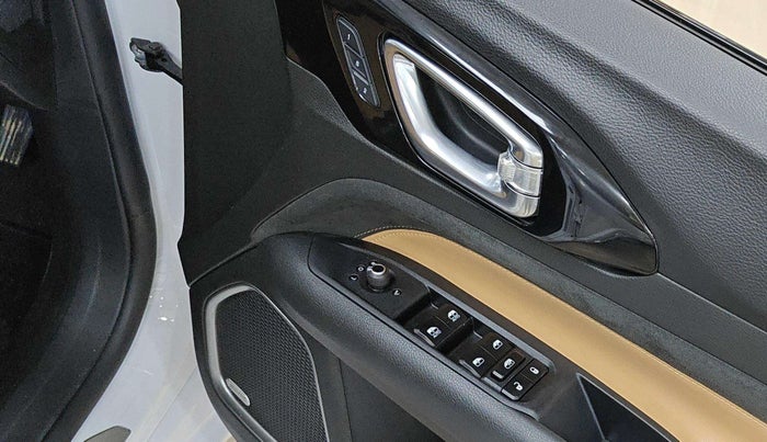 2025 Jeep MERIDIAN Overland 4x4 AT, Diesel, Automatic, 15,532 km, Driver Side Door Panels Control