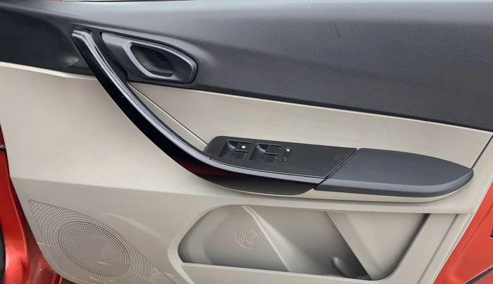 2018 Tata Tiago XTA PETROL, Petrol, Automatic, 65,338 km, Driver Side Door Panels Control