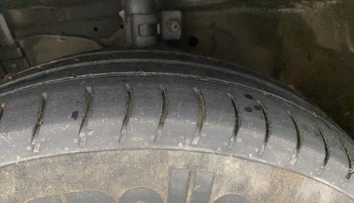 2016 Maruti Swift Dzire VDI, Diesel, Manual, 1,11,848 km, Left Front Tyre Tread