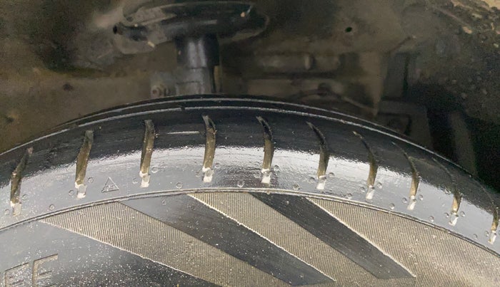 2016 Maruti Swift Dzire VDI, Diesel, Manual, 1,11,848 km, Right Front Tyre Tread