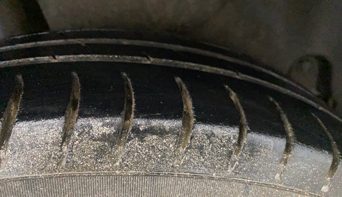 2016 Maruti Swift Dzire VDI, Diesel, Manual, 1,11,848 km, Right Rear Tyre Tread