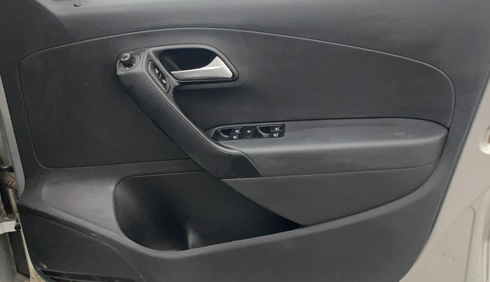 2015 Volkswagen Polo COMFORTLINE 1.2L, Petrol, Manual, 43,106 km, Driver Side Door Panels Control