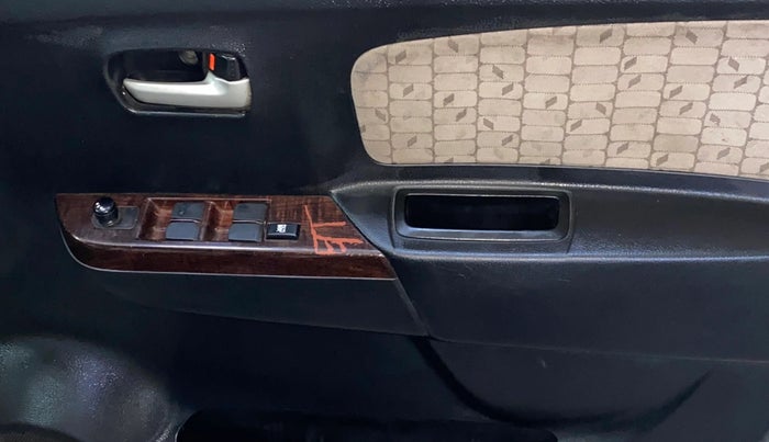 2016 Maruti Wagon R 1.0 VXI, Petrol, Manual, 70,951 km, Driver Side Door Panels Control