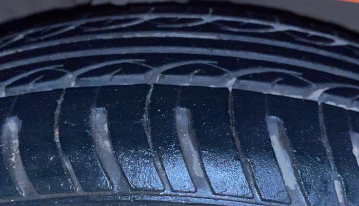 2014 Hyundai Grand i10 SPORTZ 1.2 KAPPA VTVT, Petrol, Manual, 64,085 km, Right Front Tyre Tread