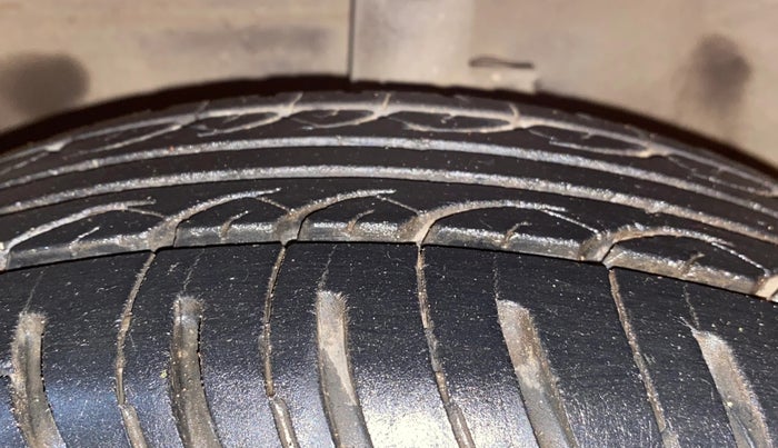 2014 Hyundai Grand i10 SPORTZ 1.2 KAPPA VTVT, Petrol, Manual, 64,085 km, Left Front Tyre Tread