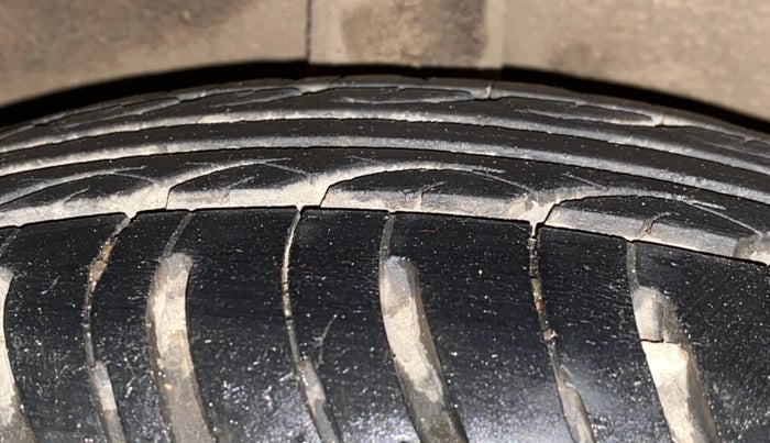 2014 Hyundai Grand i10 SPORTZ 1.2 KAPPA VTVT, Petrol, Manual, 64,085 km, Right Rear Tyre Tread