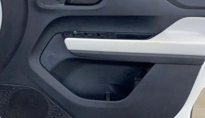 2022 Tata PUNCH ACCOMPLISHED MT, CNG, Manual, 74,630 km, Driver Side Door Panels Control