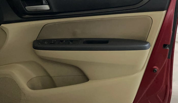 2018 Honda Amaze 1.2L I-VTEC S, Petrol, Manual, 40,140 km, Driver Side Door Panels Control