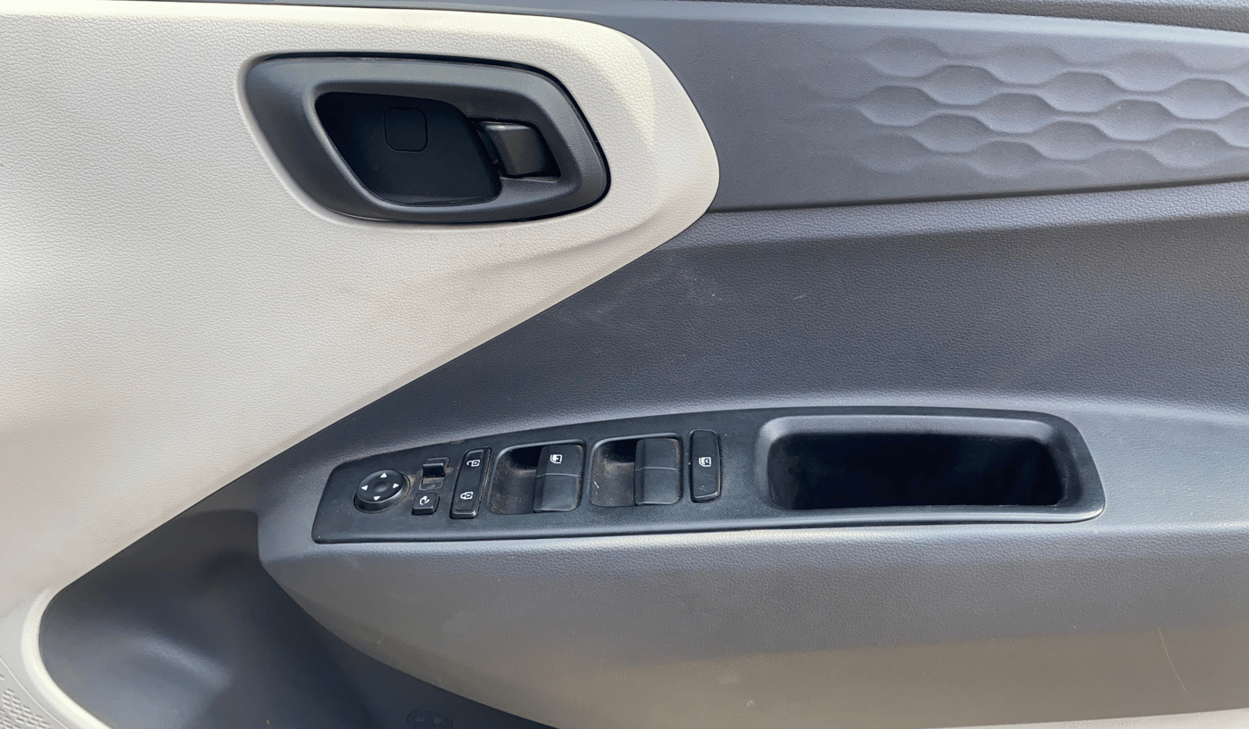 2022 Hyundai AURA S 1.2 AMT, Petrol, Automatic, 21,312 km, Driver Side Door Panels Control