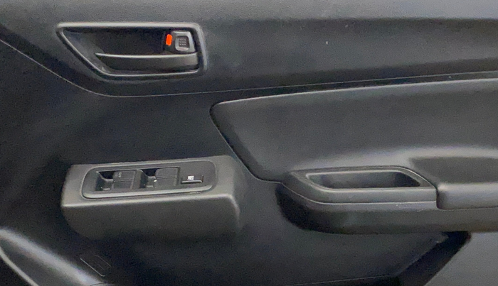 2021 Maruti Swift LXI, Petrol, Manual, 17,277 km, Driver Side Door Panels Control