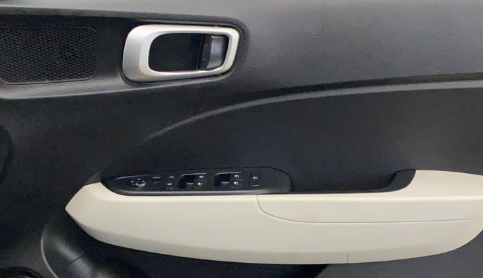 2022 Hyundai VENUE S 1.2, Petrol, Manual, 11,694 km, Driver Side Door Panels Control