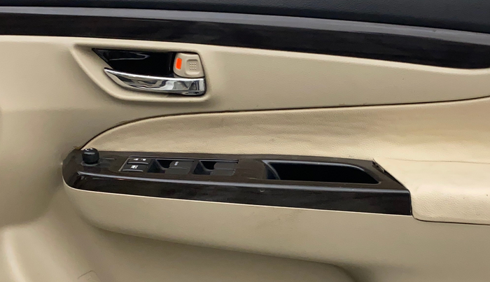 2016 Maruti Ciaz VXI, CNG, Manual, 88,281 km, Driver Side Door Panels Control